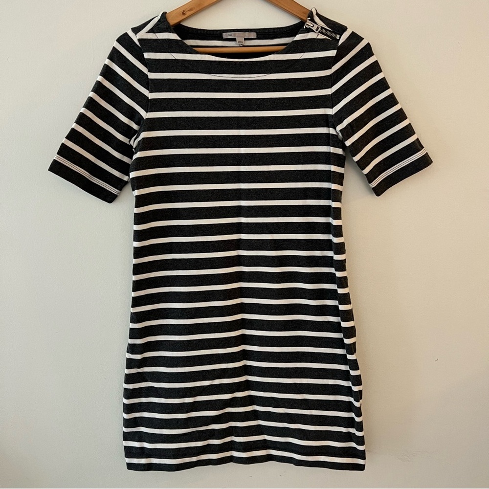 Womens Gap Gray and White Striped Fitted Dress Size Small